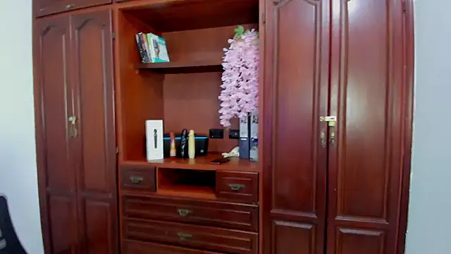 ValkiriaContee online show from October 10, 2025, 10:43 pm