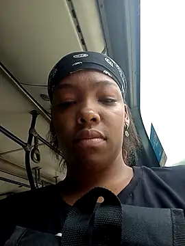 ValkiriaContee online show from November 6, 2025, 6:01 pm