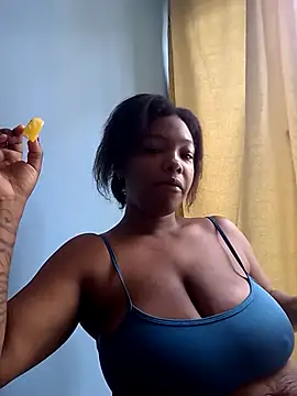 ValkiriaContee online show from November 12, 2025, 3:49 pm