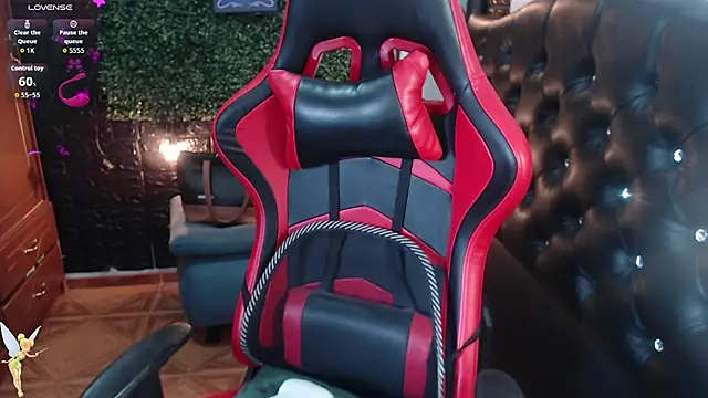 natyk m online show from October 13, 2025, 8:43 pm