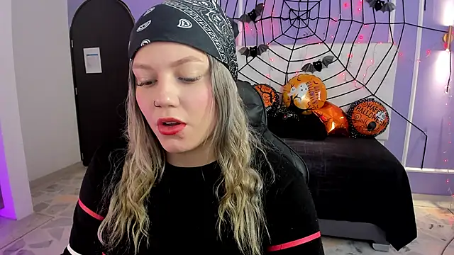 Snapshot of alaia_greyy chatting on October 15, 2025, 1:19 pm alaia greyy online show from October 15, 2025, 1:19 pm