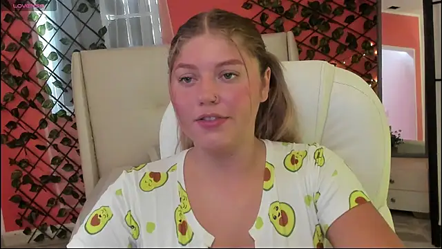 Snapshot of alaia_greyy chatting on May 12, 2026, 12:44 pm alaia greyy online show from May 12, 2026, 12:44 pm