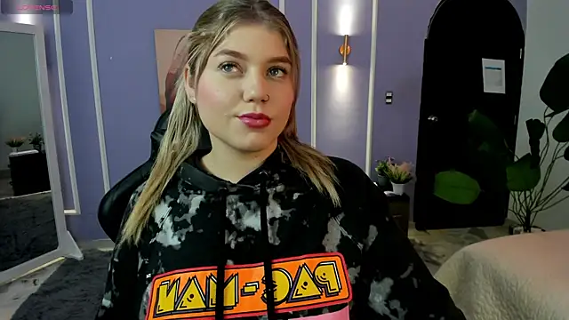 Snapshot of alaia_greyy chatting on November 22, 2025, 12:59 pm alaia greyy online show from November 22, 2025, 12:59 pm