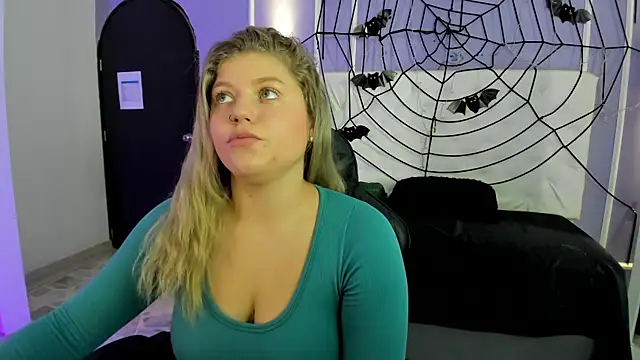 Snapshot of alaia_greyy chatting on November 3, 2025, 1:26 pm alaia greyy online show from November 3, 2025, 1:26 pm