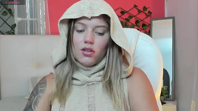 Snapshot of alaia_greyy chatting on June 3, 2026, 1:01 pm alaia greyy online show from June 3, 2026, 1:01 pm