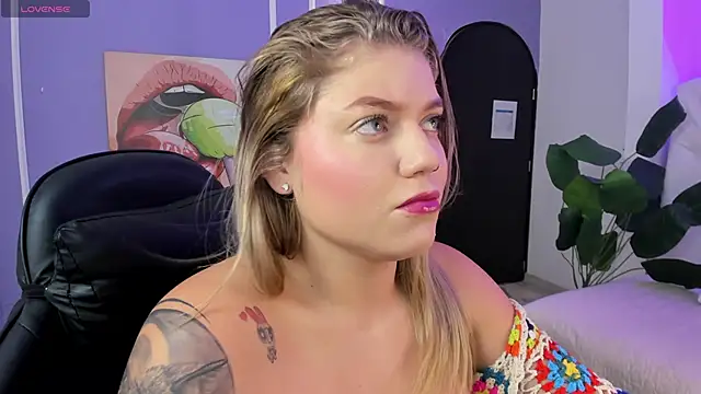 Snapshot of alaia_greyy chatting on November 26, 2025, 1:11 pm alaia greyy online show from November 26, 2025, 1:11 pm