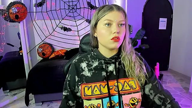 Snapshot of alaia_greyy chatting on October 9, 2025, 12:38 pm alaia greyy online show from October 9, 2025, 12:38 pm