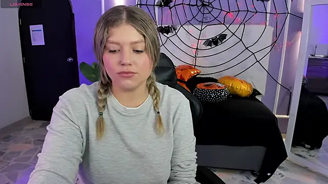 Snapshot of alaia_greyy chatting on November 1, 2025, 1:16 pm alaia greyy online show from November 1, 2025, 1:16 pm