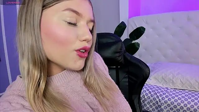 Snapshot of alaia_greyy chatting on December 2, 2025, 12:51 pm alaia greyy online show from December 2, 2025, 12:51 pm