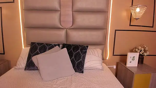 CAYLINCOLLINS online show from January 14, 2026, 3:21 am