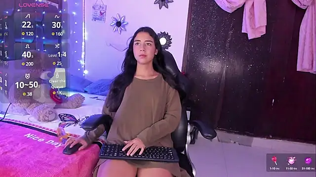 NaylaSaadi online show from February 1, 2025, 7:44 pm