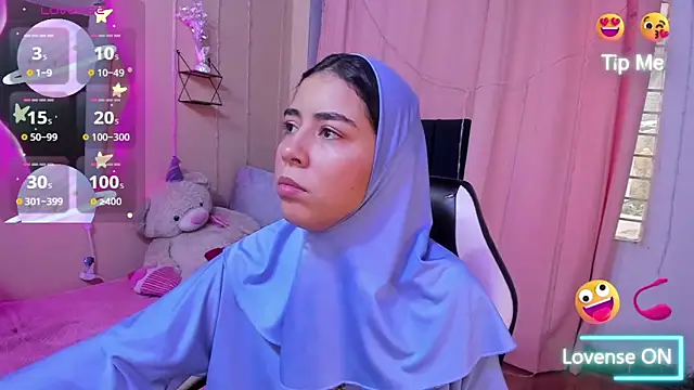 NaylaSaadi online show from March 17, 2025, 12:14 pm