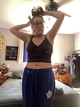 daisydukes666 online show from April 17, 2026, 2:20 pm