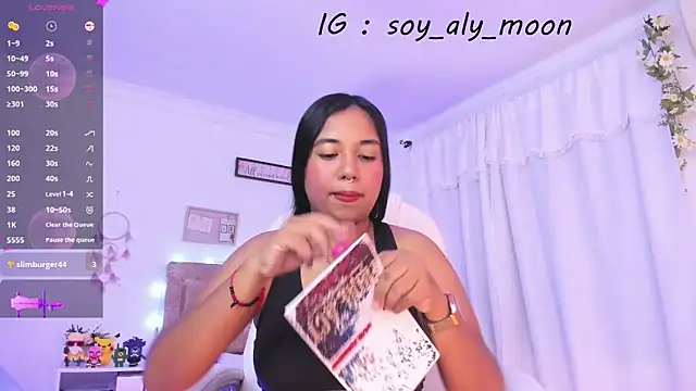 soy aly moon online show from September 14, 2025, 10:32 pm