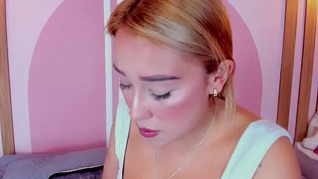 Lannajansen online show from April 10, 2026, 1:07 pm