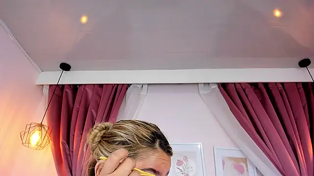 Snapshot of Lannajansen chatting on May 23, 2026, 2:05 pm Lannajansen online show from May 23, 2026, 2:05 pm