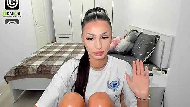 HelenShawn online show from November 26, 2025, 9:48 pm