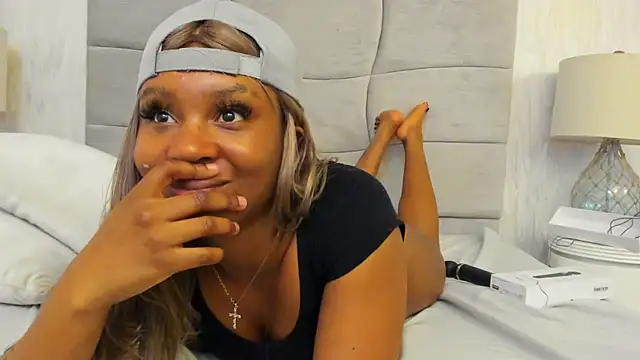 JennCarter  online show from February 9, 2025, 10:21 pm