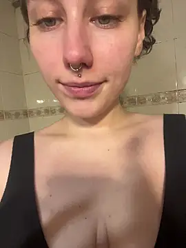 Snapshot of Molli_Luv chatting on January 18, 2026, 2:20 pm Molli Luv online show from January 18, 2026, 2:20 pm