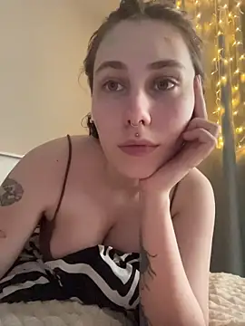 Molli Luv online show from April 3, 2026, 12:33 pm