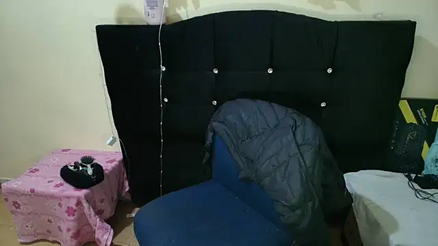 MelodyHott2 online show from January 6, 2026, 1:42 am