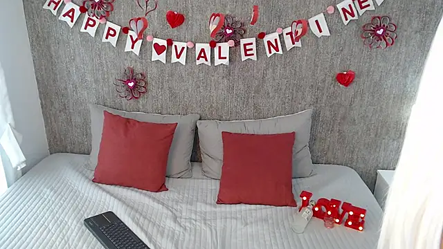 Snapshot of CattyMoon chatting on February 14, 2025, 7:44 pm CattyMoon online show from February 14, 2025, 7:44 pm