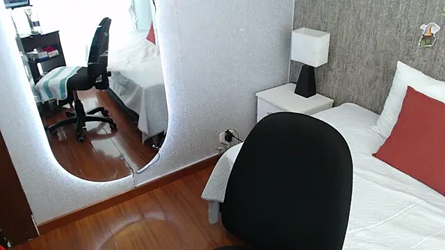 Snapshot of CattyMoon chatting on March 21, 2025, 7:35 pm CattyMoon online show from March 21, 2025, 7:35 pm