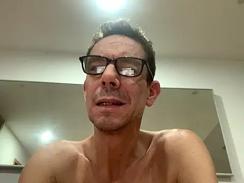 Kenhornu online show from November 18, 2025, 8:01 pm