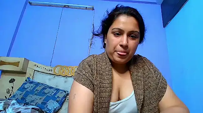 Sophia James online show from February 13, 2025, 5:22 pm