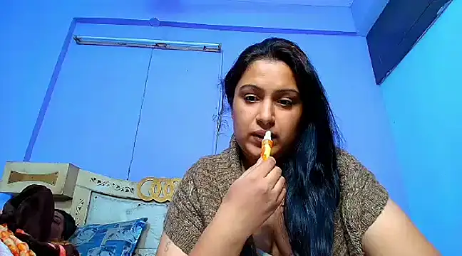 Sophia James online show from February 15, 2025, 5:17 pm