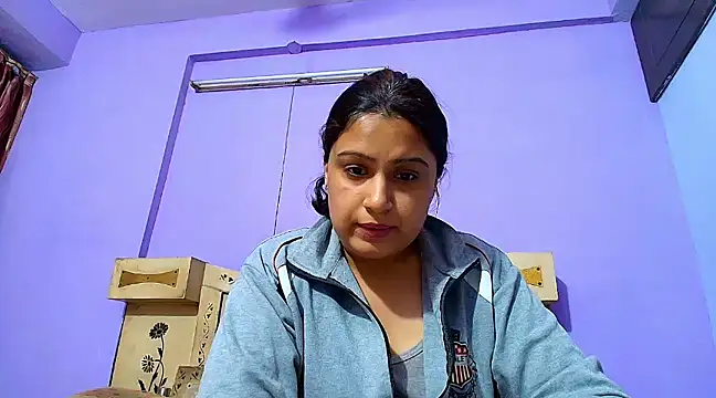 Sophia James online show from March 21, 2025, 3:13 pm