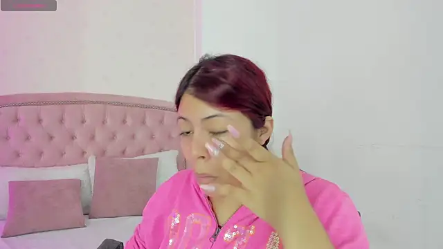 Kendall  Fox online show from October 25, 2025, 5:17 am