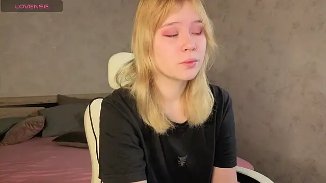 Snapshot of Amy_Kimberlly chatting on November 10, 2025, 12:15 am Amy Kimberlly online show from November 10, 2025, 12:15 am