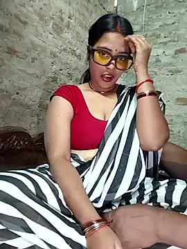 Snapshot of Simrandeshipp chatting on February 26, 2026, 4:29 pm Simrandeshipp online show from February 26, 2026, 4:29 pm