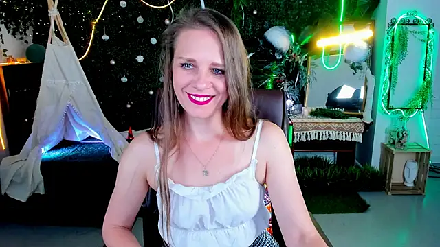 EmiliaBedy online show from May 13, 2026, 9:16 am