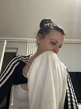 bunnythetailor online show from February 26, 2026, 4:34 am