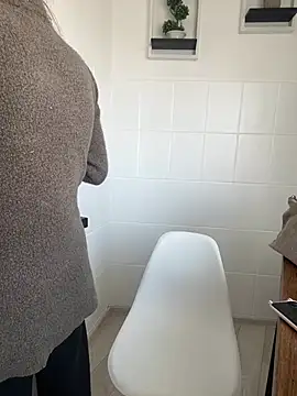 bunnythetailor online show from February 19, 2025, 1:06 pm