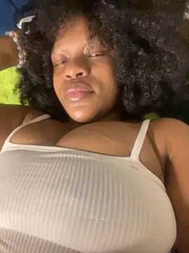 Boneca25 online show from November 3, 2025, 11:08 pm