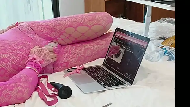 Snapshot of Cucked_Sissy_Bitch chatting on March 28, 2026, 3:40 am Cucked Sissy Bitch online show from March 28, 2026, 3:40 am