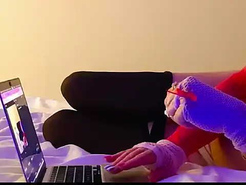 Snapshot of Cucked_Sissy_Bitch chatting on February 10, 2026, 9:47 pm Cucked Sissy Bitch online show from February 10, 2026, 9:47 pm