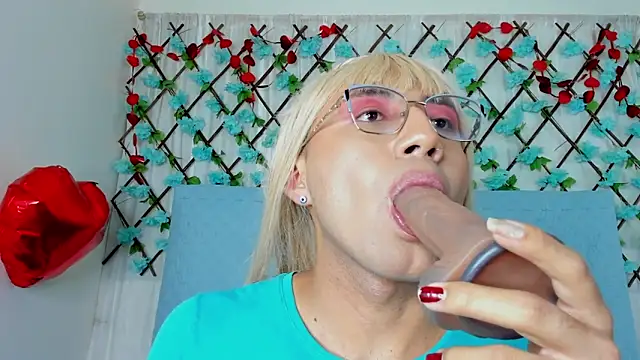 LaelVira 2 online show from March 12, 2025, 8:08 am