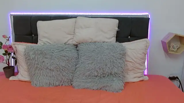 Snapshot of Sophy_61 chatting on March 21, 2025, 8:18 pm Sophy 61 online show from March 21, 2025, 8:18 pm