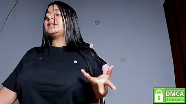 Snapshot of Little_Shaara chatting on December 18, 2025, 9:14 am Little Shaara online show from December 18, 2025, 9:14 am