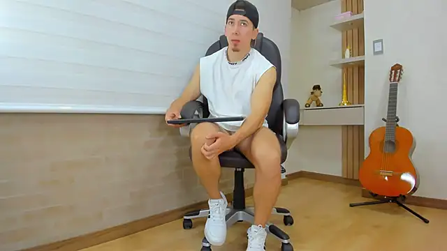 Tombarden online show from December 13, 2025, 8:04 pm