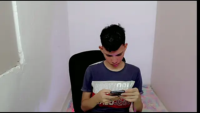 Snapshot of Alexxx_lov chatting on February 26, 2025, 12:38 pm Alexxx lov online show from February 26, 2025, 12:38 pm