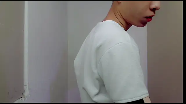 Snapshot of Alexxx_lov chatting on March 10, 2025, 12:28 pm Alexxx lov online show from March 10, 2025, 12:28 pm