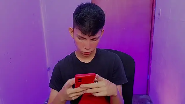 Snapshot of Alexxx_lov chatting on February 25, 2026, 12:27 pm Alexxx lov online show from February 25, 2026, 12:27 pm