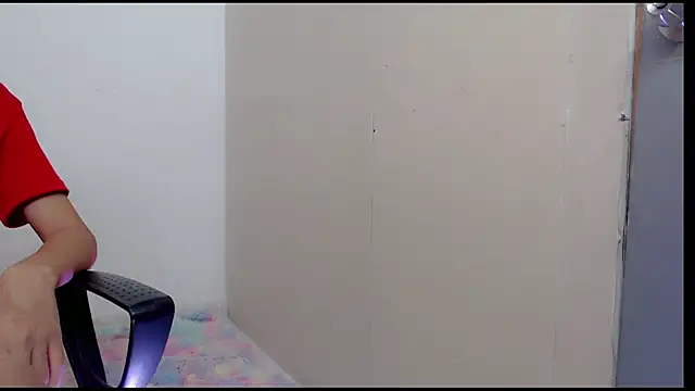 Snapshot of Alexxx_lov chatting on March 5, 2025, 12:33 pm Alexxx lov online show from March 5, 2025, 12:33 pm