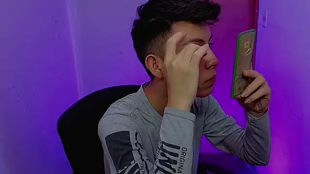 Snapshot of Alexxx_lov chatting on February 24, 2026, 12:17 pm Alexxx lov online show from February 24, 2026, 12:17 pm