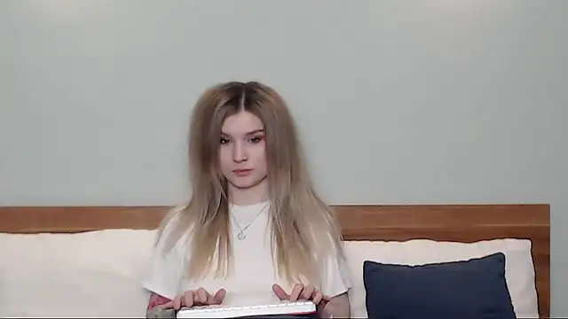 Snapshot of Chloe_Addison chatting on January 27, 2025, 6:19 am Chloe Addison online show from January 27, 2025, 6:19 am